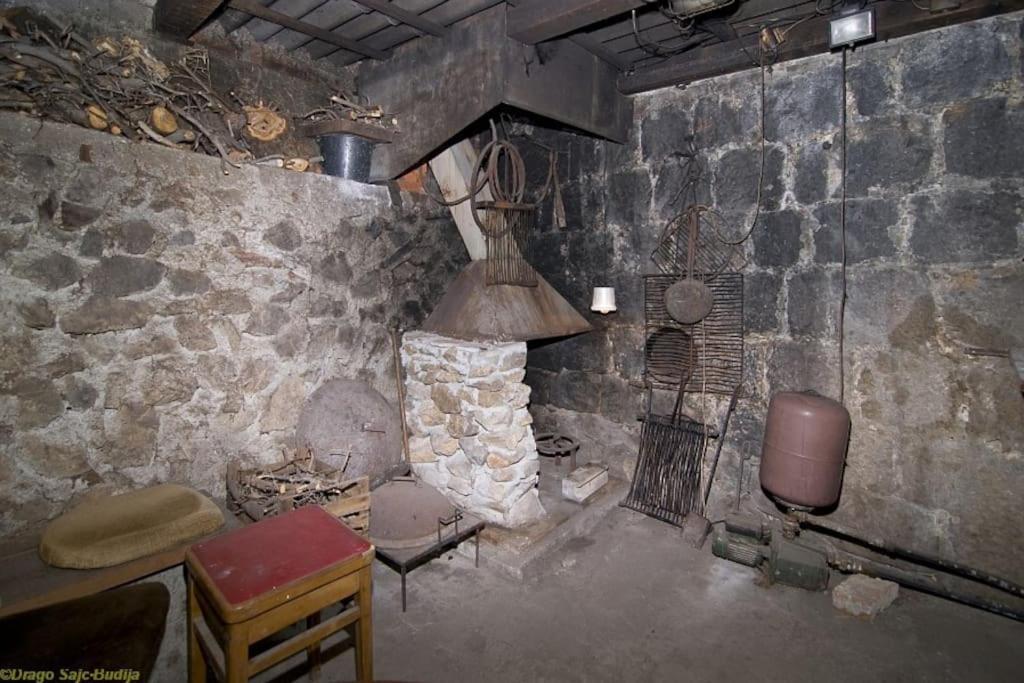 Art House Old Village Jesenice  Kültér fotó